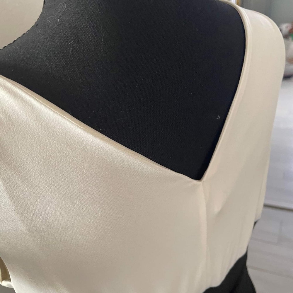 White and black dress - Picture 3 of 4